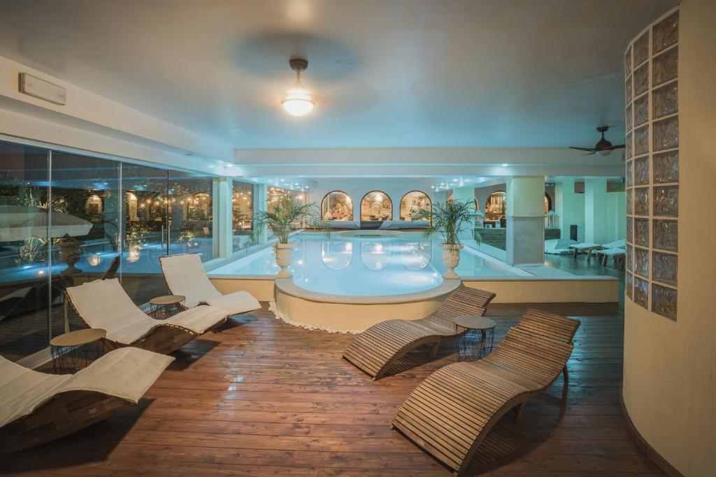 Bazén v ubytování Admiral Hotel Villa Erme nebo v jeho okolí