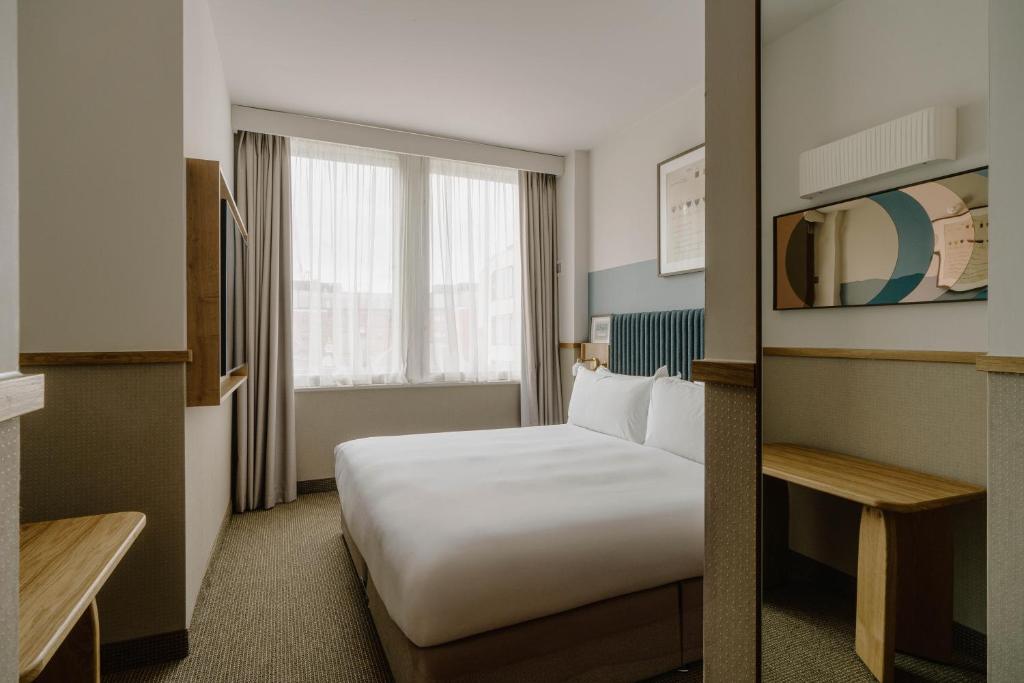 Club Quarters Hotel St Paul's, London - One Room Suite With Kitchenette