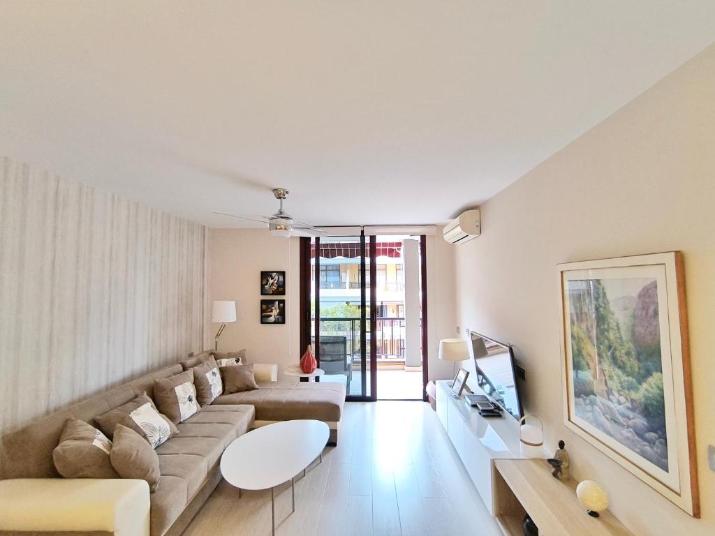 Posezení v ubytování OLIVIA SUNSET BLISS - AC, fibre net, large pool, La Gomera and ocean view