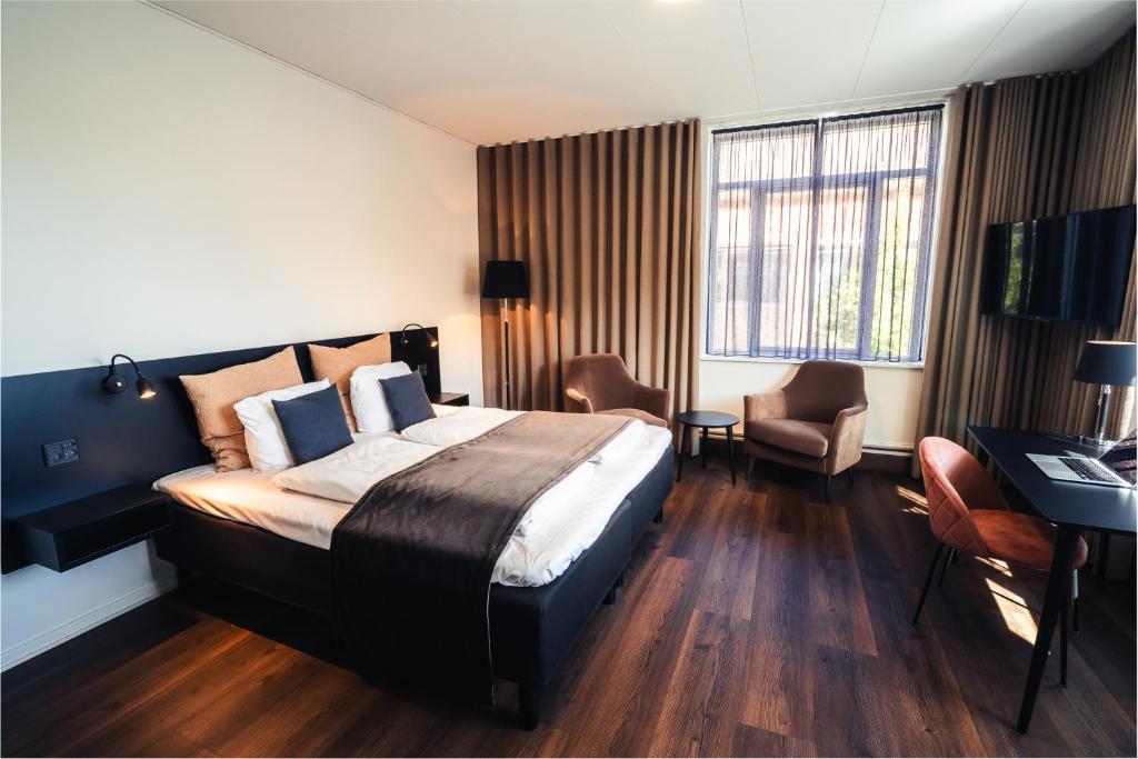 Letto o letti in una camera di Struer Grand Hotel