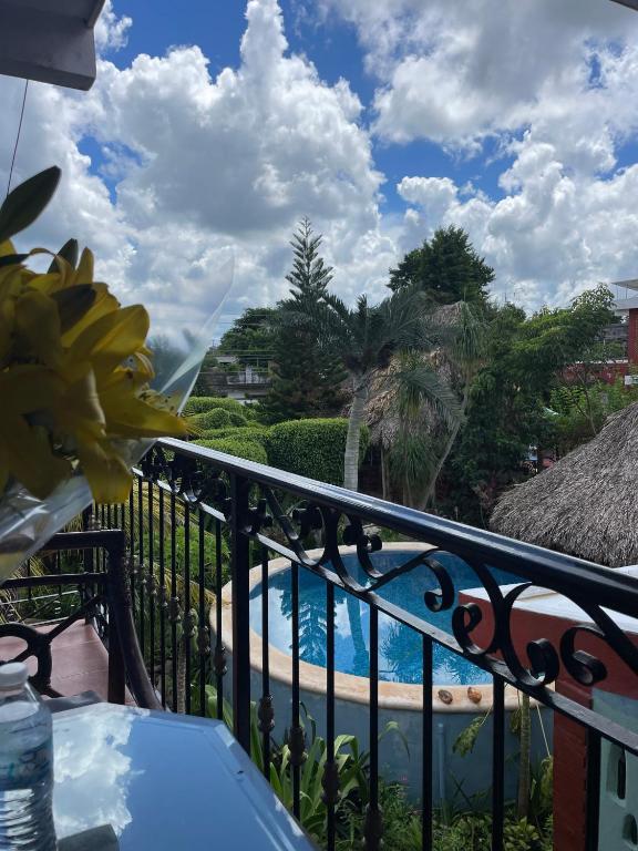 Piscina a Casa Xu´unan o a prop