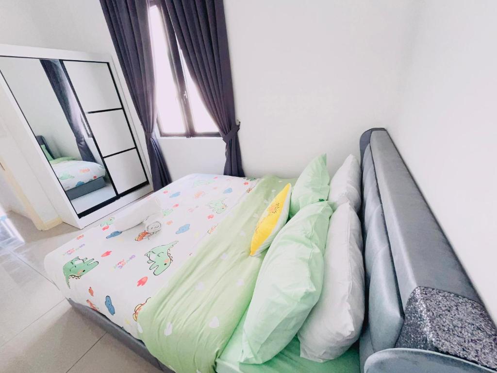 Postel nebo postele na pokoji v ubytování DPristine Legoland Walk5min 2RB CozyhouseMax8pax