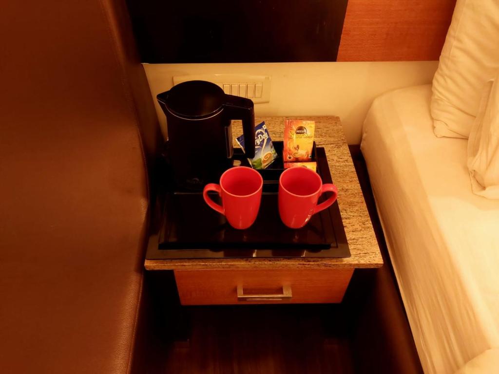 Příslušenství pro přípravu čaje a kávy v ubytování D and A BOUTIQUE HOTEL