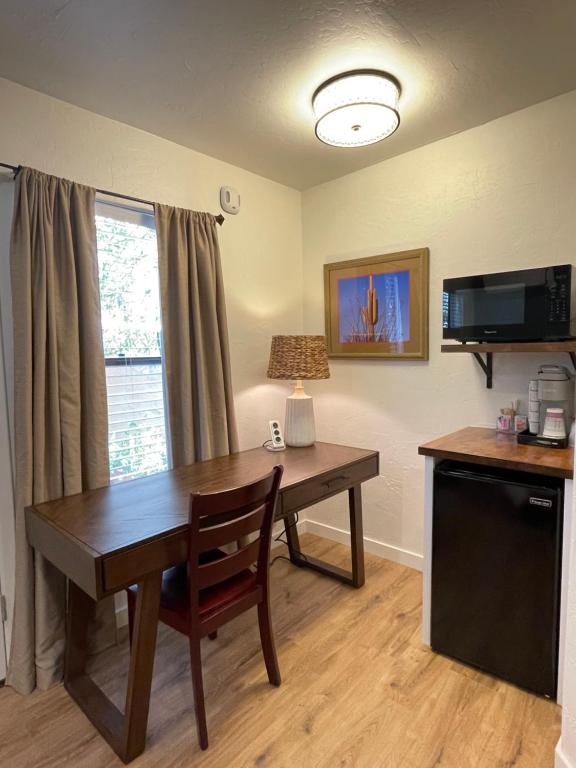 Kuchyň nebo kuchyňský kout v ubytování Adobe Rose Inn