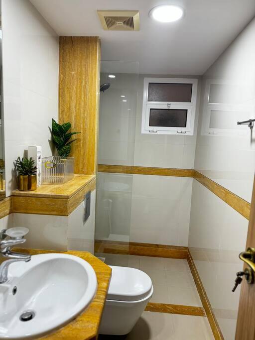 Koupelna v ubytování Modern 1BHK Getaway Near PDO