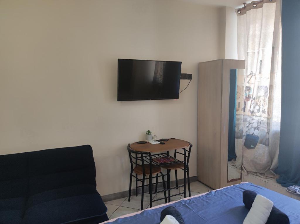 Railway Area Studio parking - 3