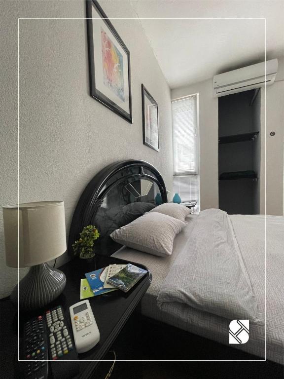 Postel nebo postele na pokoji v ubytování Sky Hostel