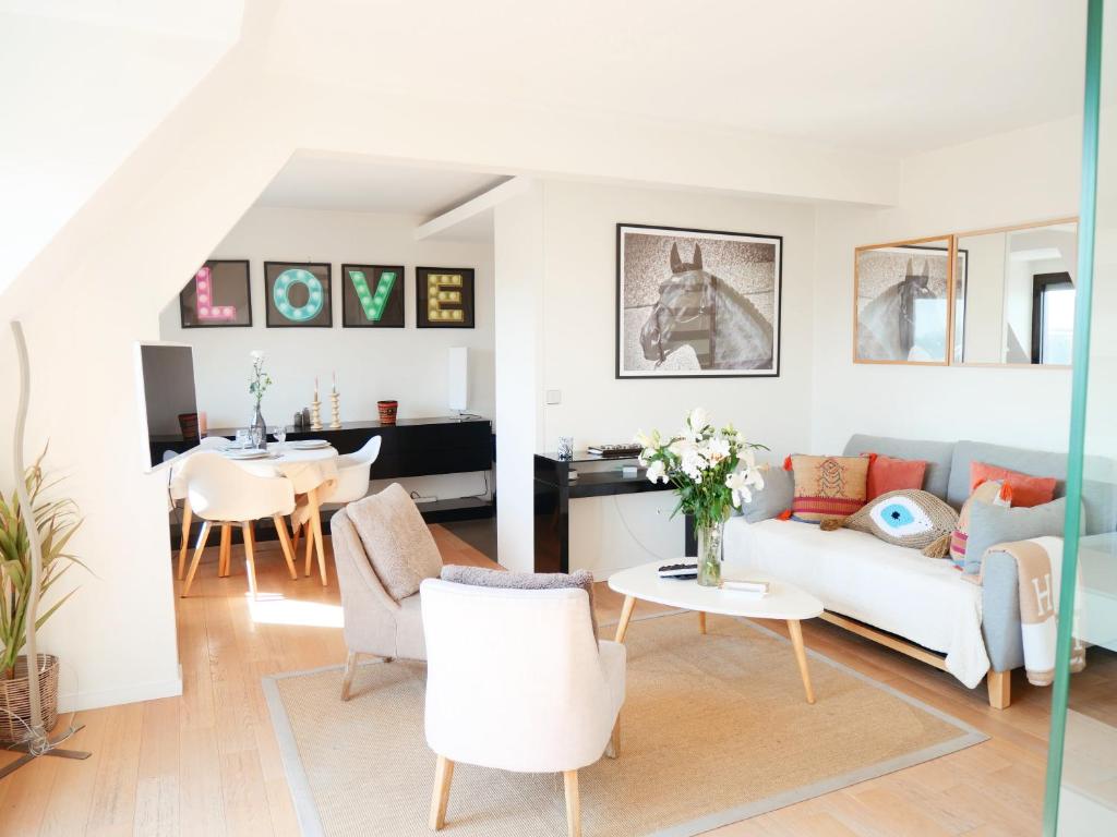 Χώρος καθιστικού στο L'Exclusif de Deauville - Ultra Centre, Balcon & Luxe Moderne