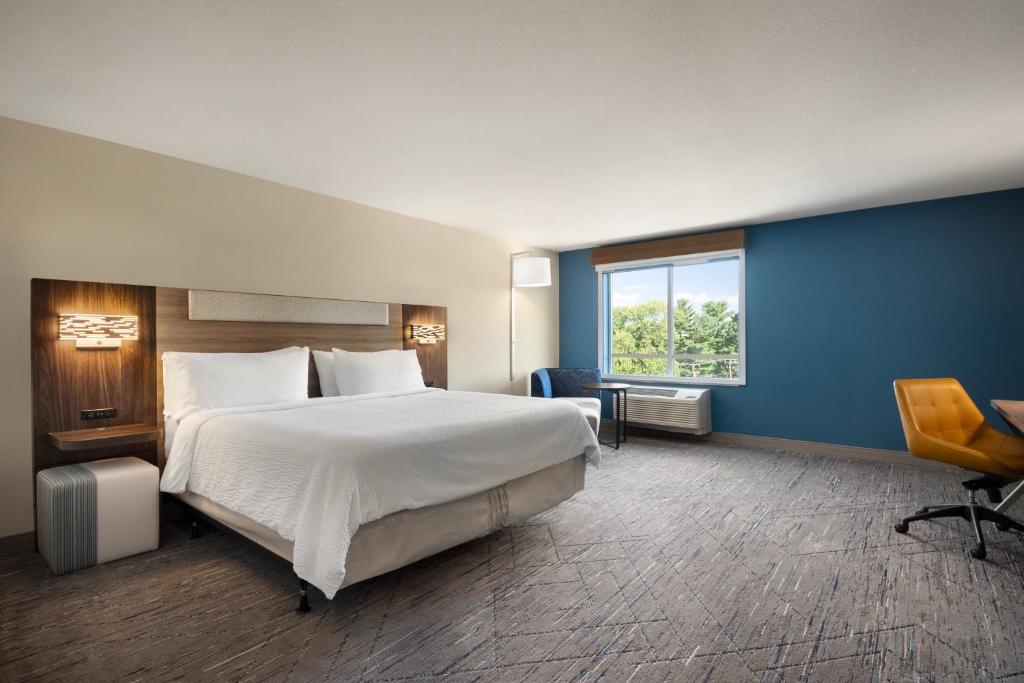 Holiday Inn Express Richmond by IHG - King Room - Mobility Access Tub - Non-Smoking