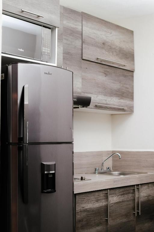 LONGVIEW HOME-STUDIOS