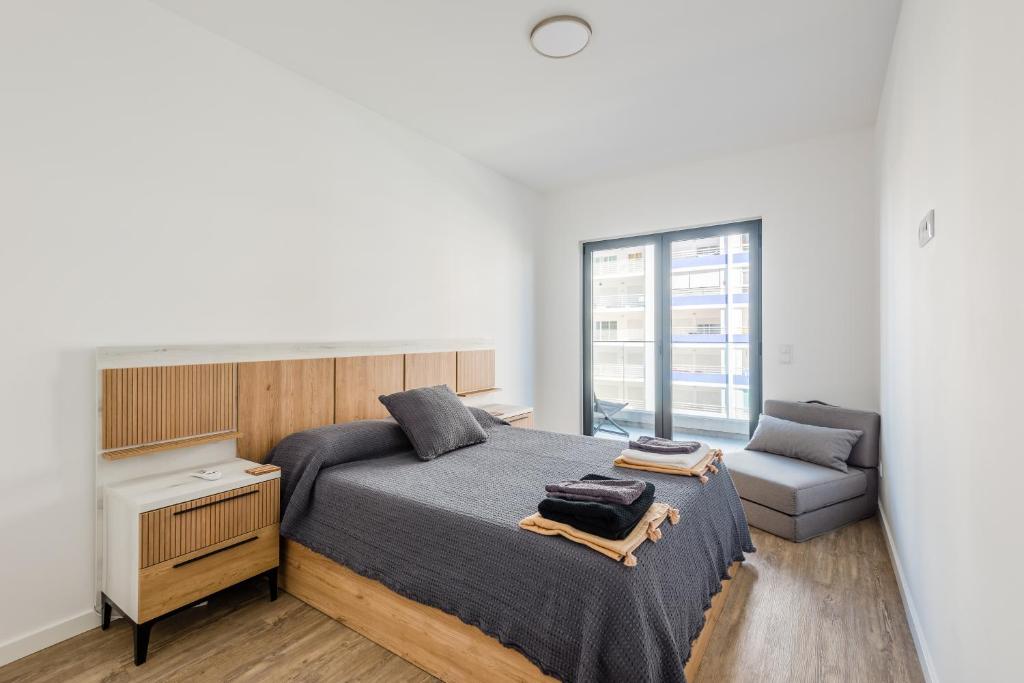 Postel nebo postele na pokoji v ubytování Modern condo Praia da Rocha,Terracos Da Ciudade