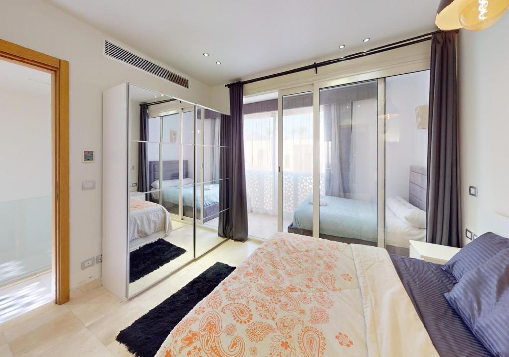 Postel nebo postele na pokoji v ubytování Cozy 2 Bedroom-WS3 at SCARAB Elgouna