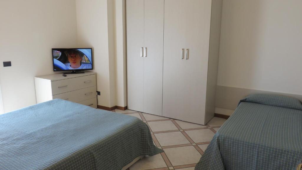 TV a/nebo společenská místnost v ubytování Albergo Al Cacciatore