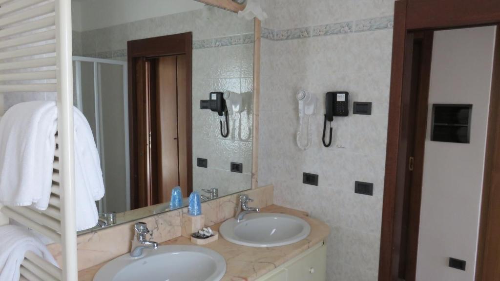 Koupelna v ubytování Albergo Al Cacciatore