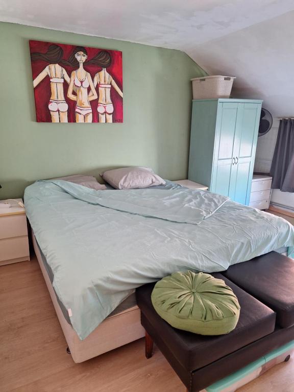 Postel nebo postele na pokoji v ubytování Cozy house