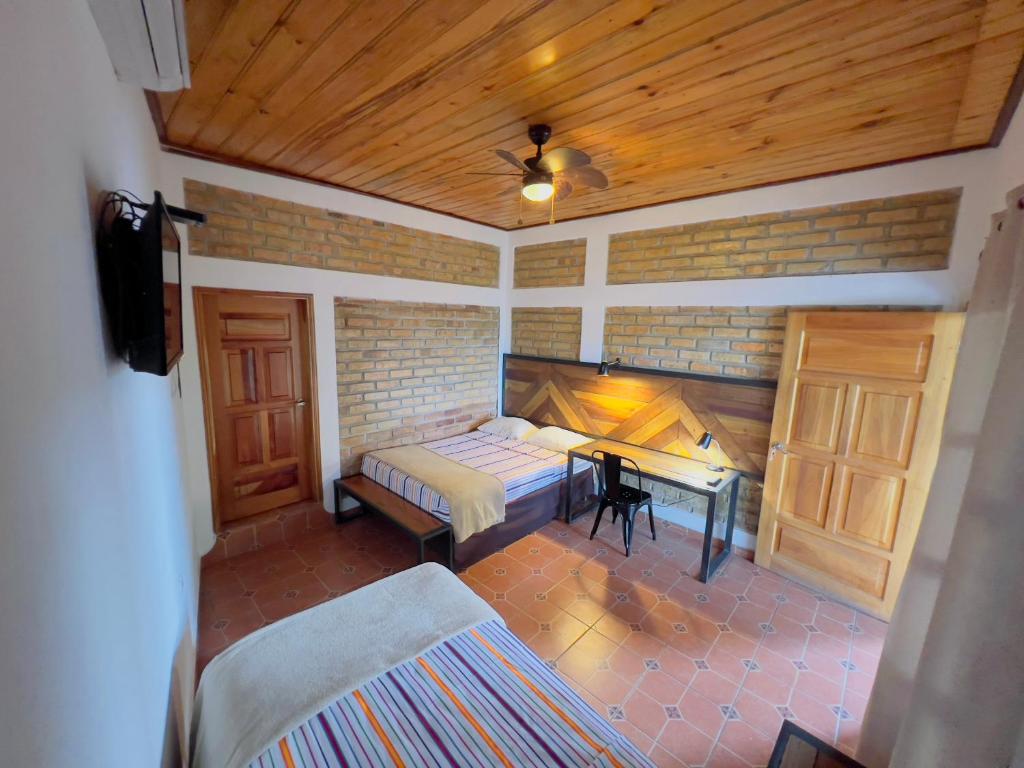 Postel nebo postele na pokoji v ubytování Jardín Café Hotel & Restaurant