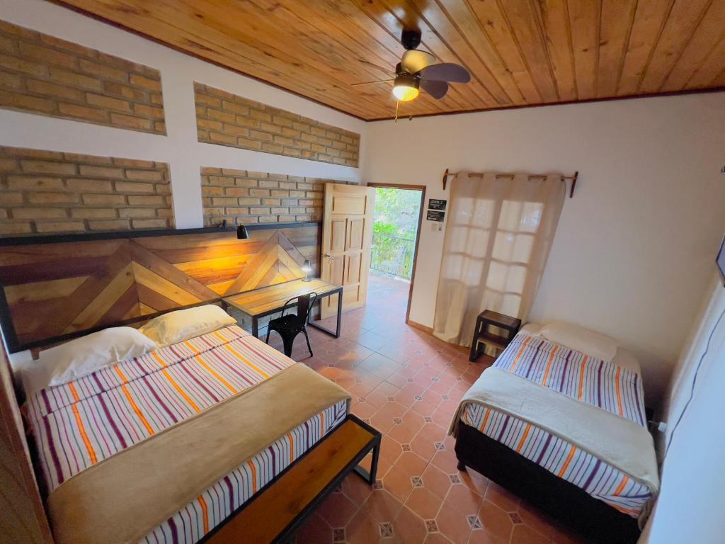 Postel nebo postele na pokoji v ubytování Jardín Café Hotel & Restaurant