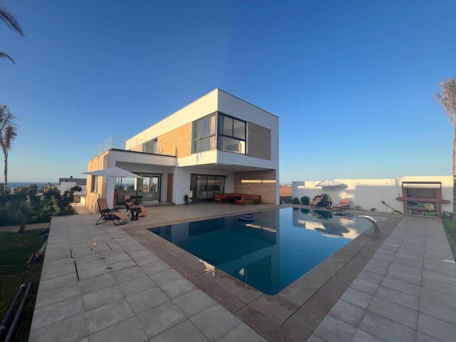 Πισίνα στο ή κοντά στο Villa de plage avec piscine