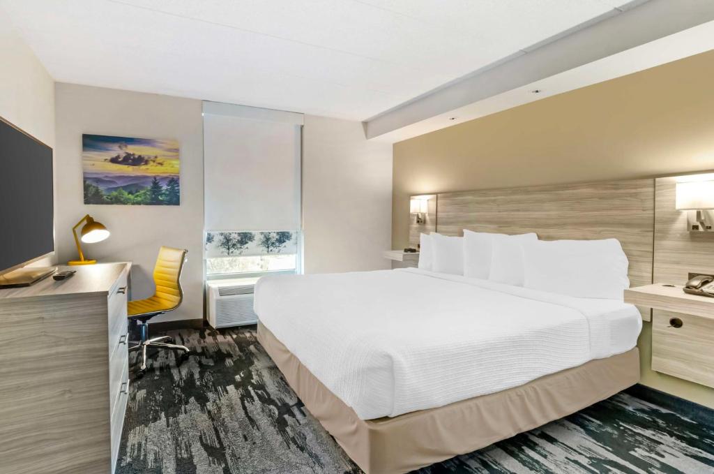 Best Western Plus Beckley Inn - Suite Con Cama Extragrande - No Fumadores