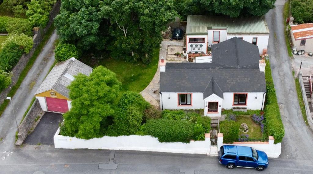 a blue truck parked in front of a house at Viewcliff in Scalloway