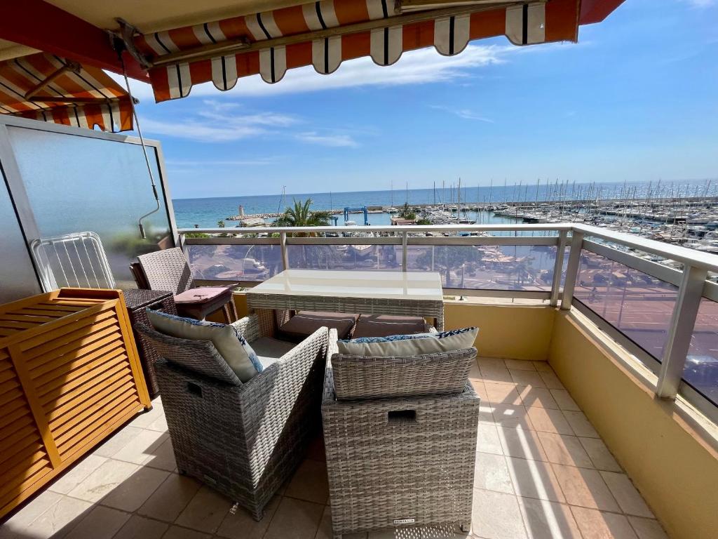 Balkon lub taras w obiekcie Superbe appartement en bord de mer, près du centre et des plages