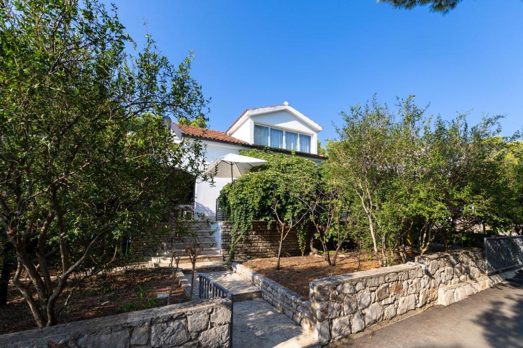 Vonkajšia záhrada v ubytovaní Apartments by the sea Mudri Dolac, Hvar - 582