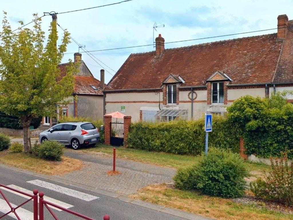 Maison confortable avec cour, proche du Château de La Bussière, idéale pour explorations. - FR-1-590-161 - Maison De Vacances (5 Adultes)