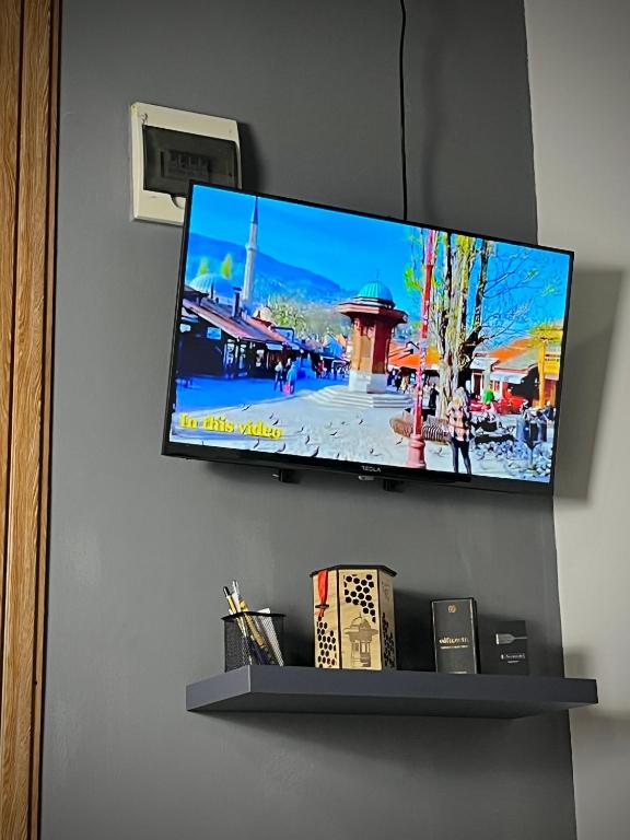 TV a/nebo společenská místnost v ubytování Apartment Code