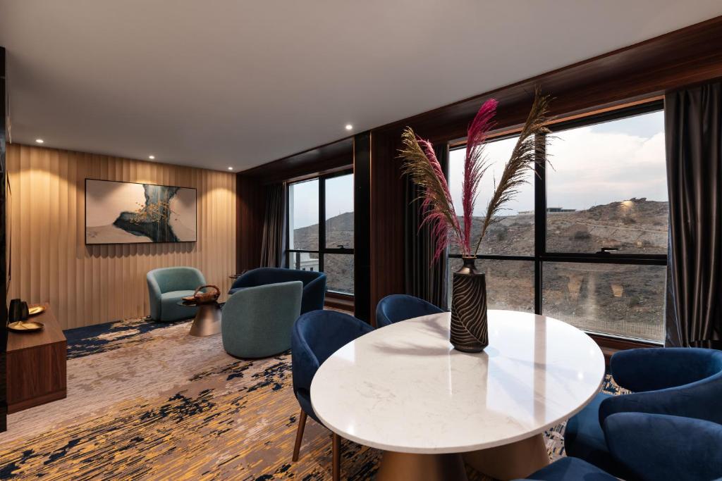 Posezení v ubytování Warwick Al Taif Hotel