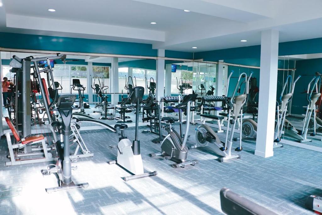 Fitness centrum a/nebo fitness zařízení v ubytování Eastpana Executive Residence 304 Prachinburi