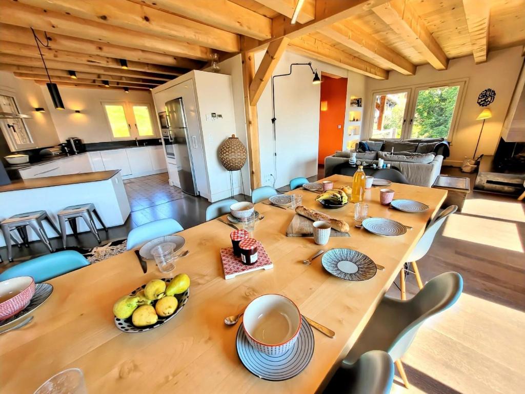Chalet 6 chambres pour 12 pers avec cheminée et WiFi, vue montagnes - FR-1-598-176