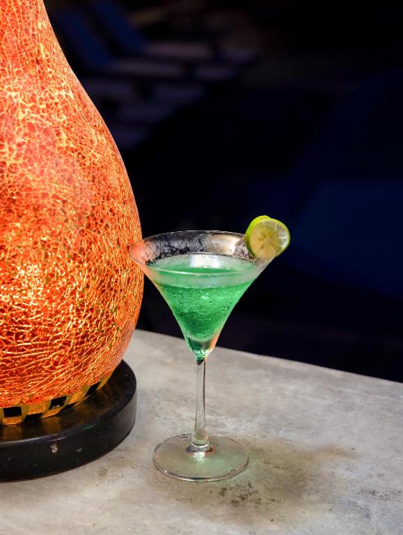 Catba Backpackers - Sea Vibe Pool Bar & Bungalow - 5