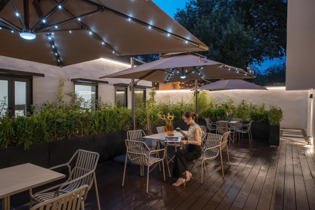 Hosté ubytování Enjoy Hotel - Provide free late night supplies,free fruit,water and free breakfast coffee,Near Beijing Embassies,Agricultural Exhibition Hall,Sanlitun,Metro line 10 Tuanjiehu,CBD,CCTV,China Zun