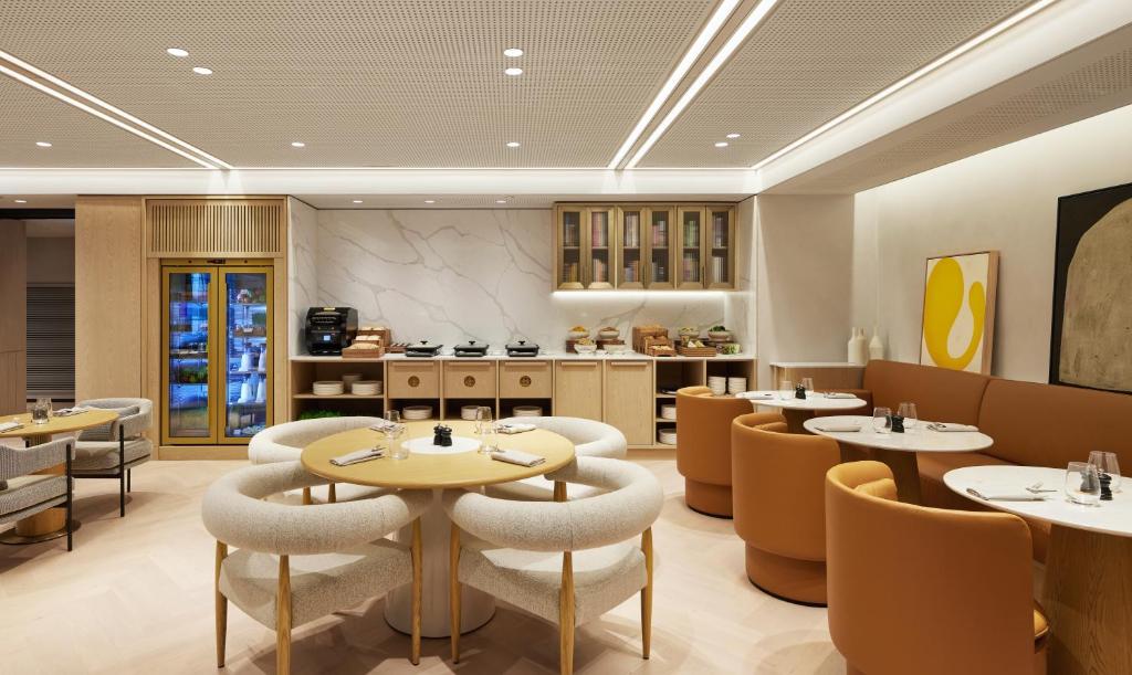 Lanson Place Parliament Gardens - Resim 35