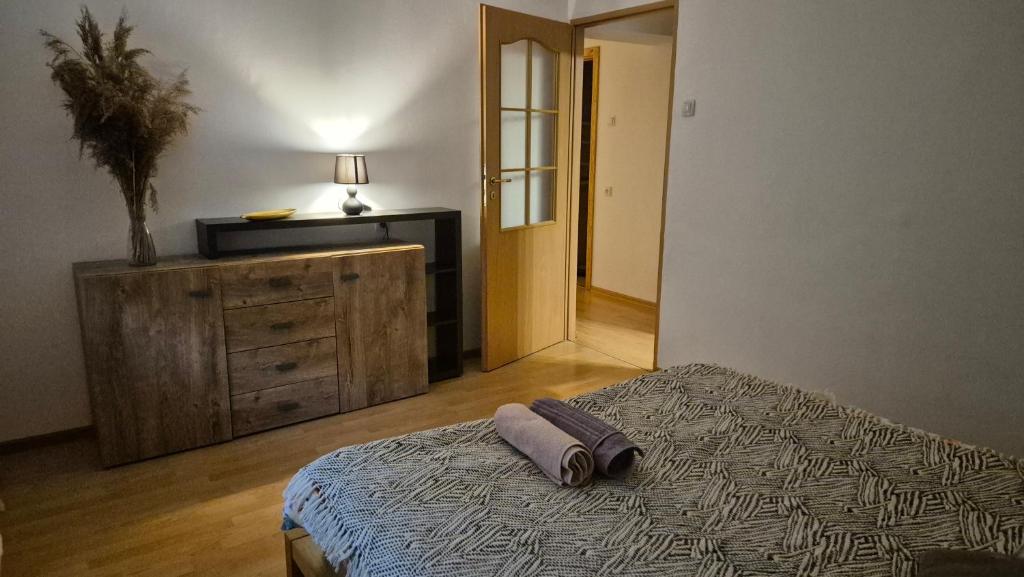 En eller flere senge i et værelse på Alka Lake Inn