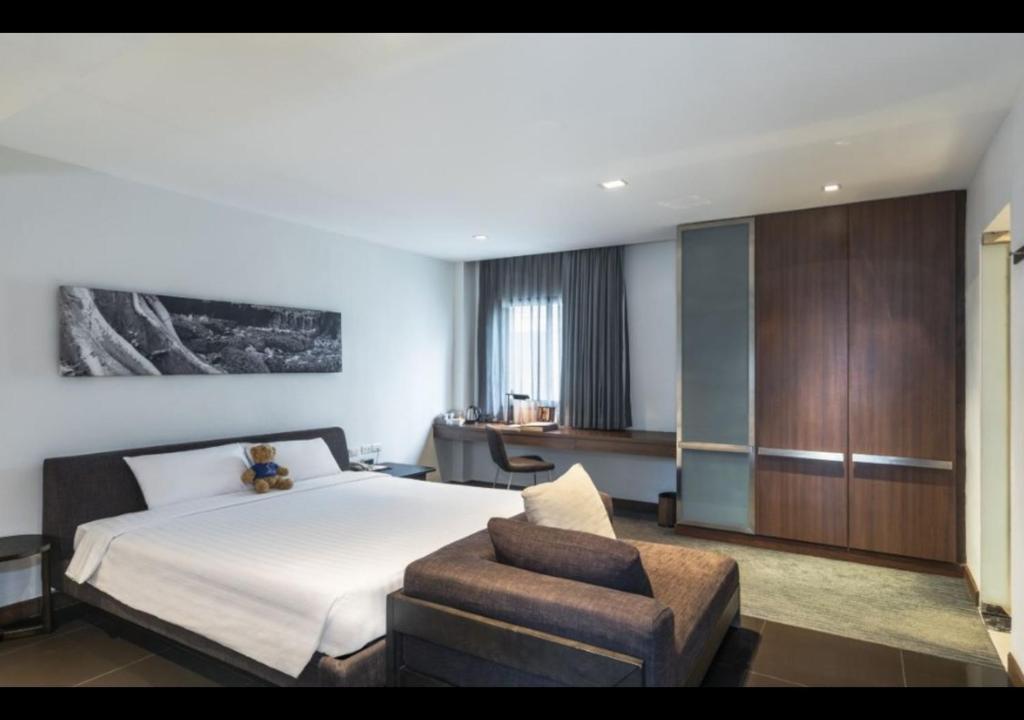 Postel nebo postele na pokoji v ubytování S33 Compact Sukhumvit Hotel