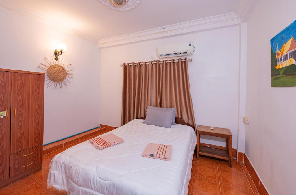 Postel nebo postele na pokoji v ubytování Namo Angkor Villa