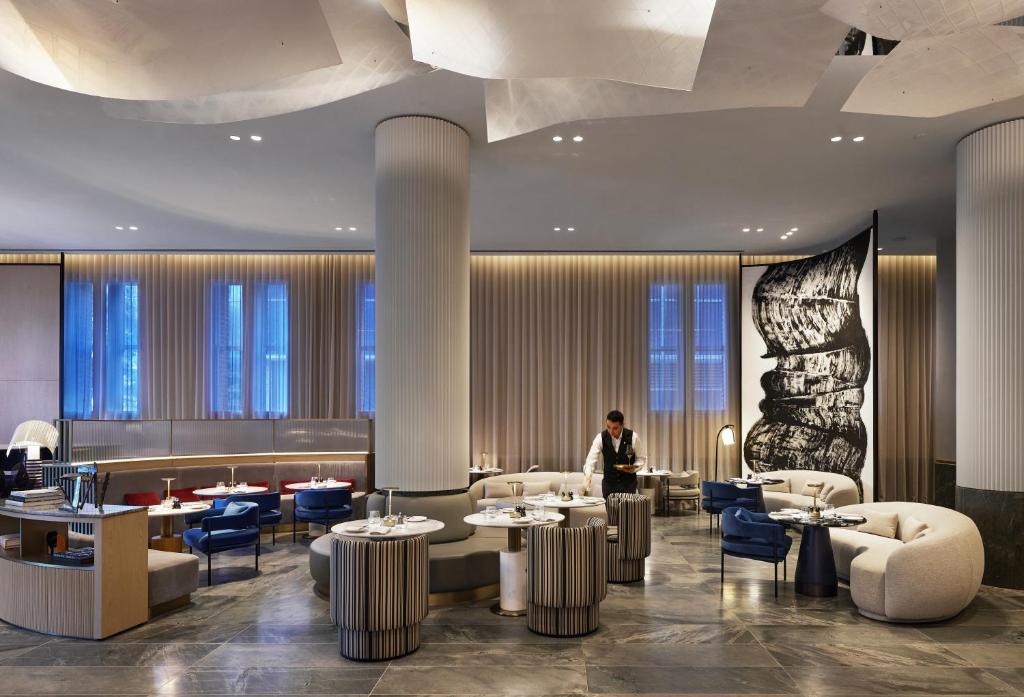 Lanson Place Parliament Gardens - Resim 37