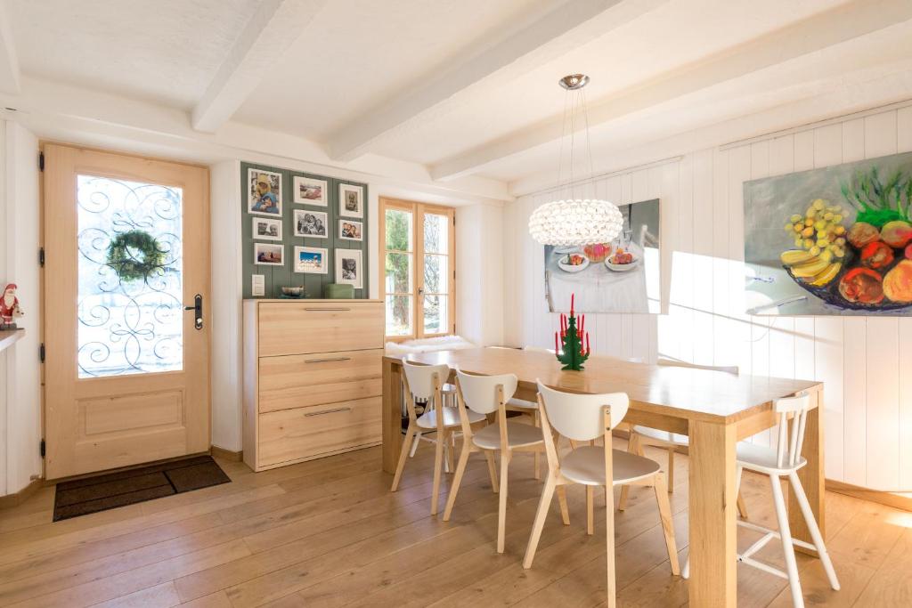 TV a/nebo společenská místnost v ubytování Chalet à Megève-Vauvray - Grands Appartements , vue Mont Blanc