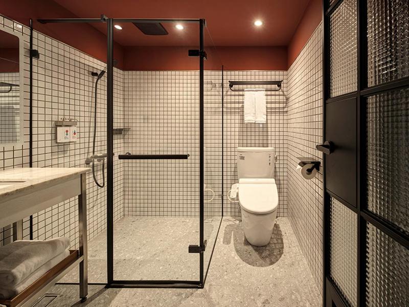 Koupelna v ubytování Reddot Hotel