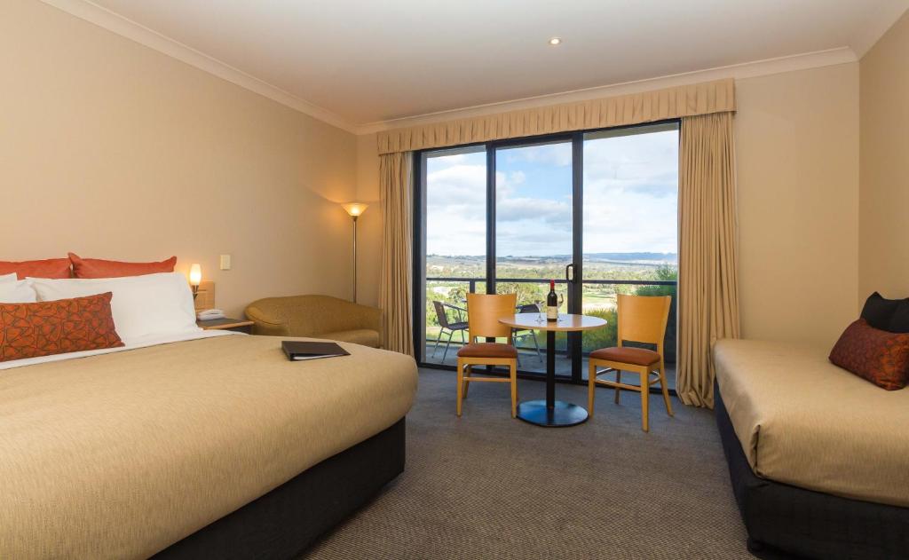 McCracken Country Club - Balcony Spa Room