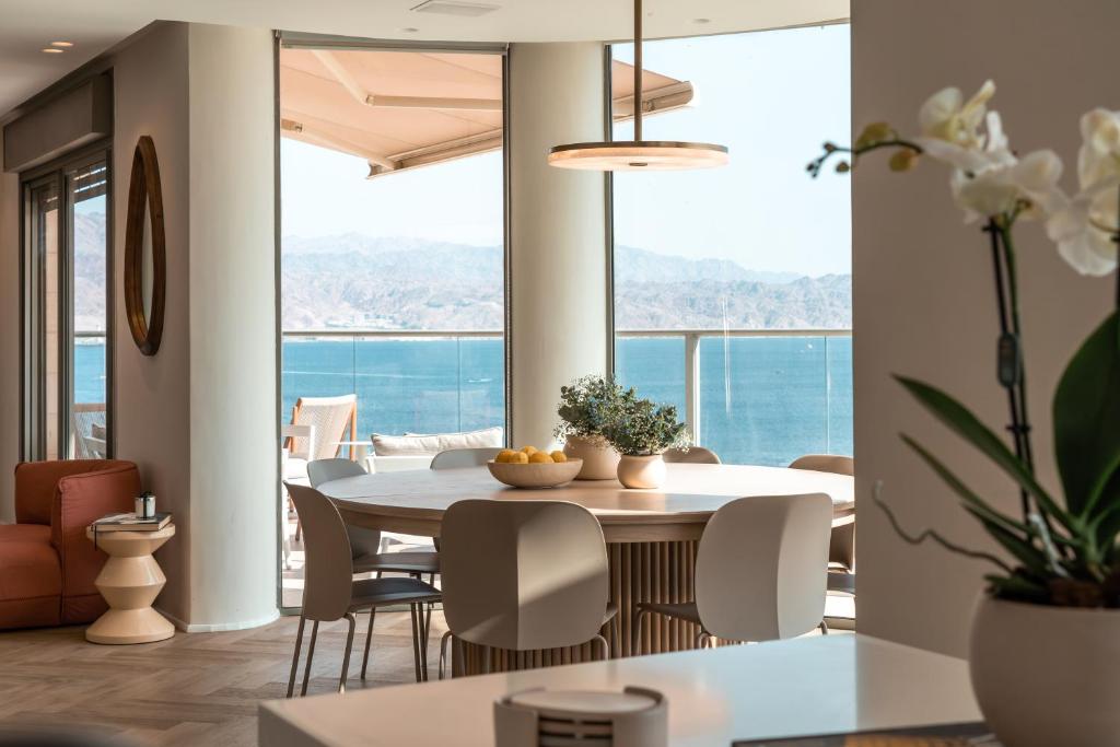a dining room with a table and chairs at Queen Anne - Penthouse apartment with private pool in Eilat