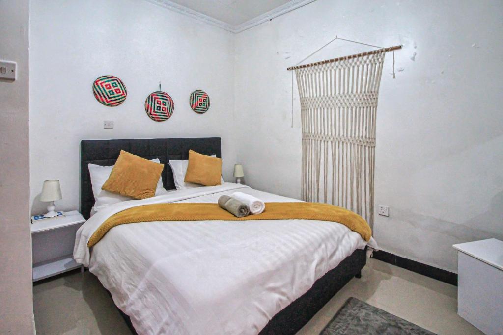 Postel nebo postele na pokoji v ubytování North Manor Nakuru