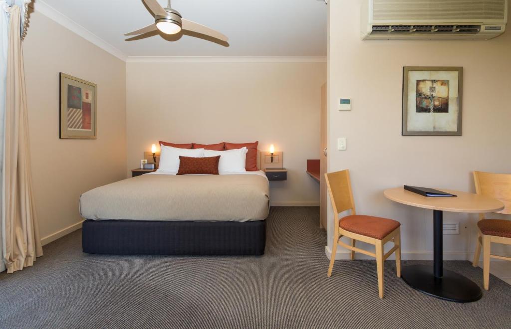 McCracken Country Club - Kitchenette Spa Room