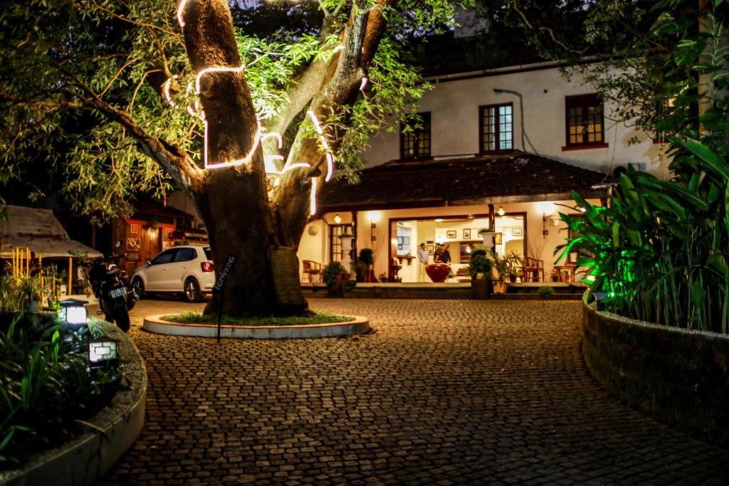 Zahrada ubytování Old Lighthouse Bristow Hotel , Fort Kochi