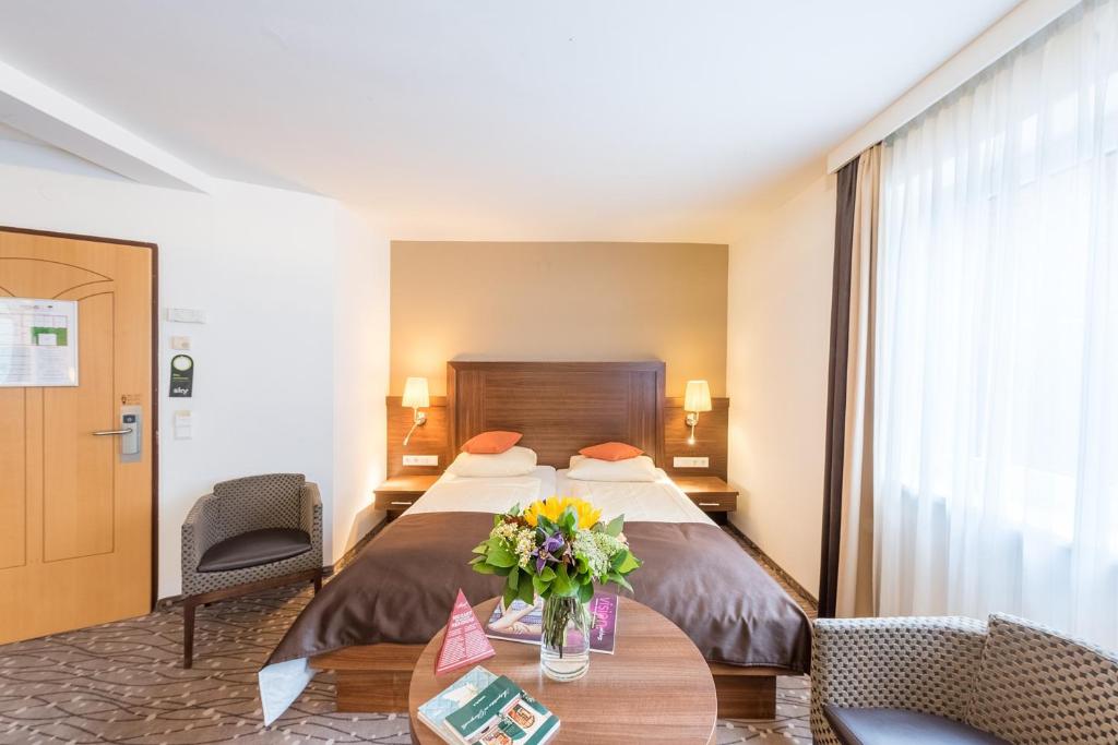 
Single Room with Free Underground Parking
