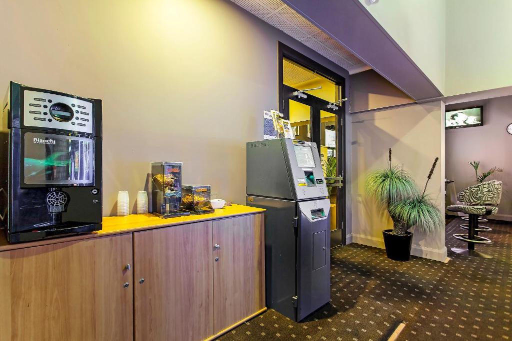 Kuchyň nebo kuchyňský kout v ubytování Commonwealth Hotel