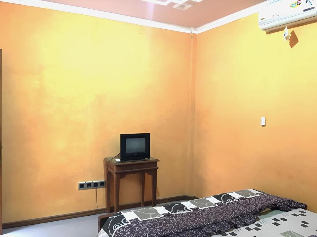 Hotel Alami near Alun-Alun Klaten - Standard Double Room