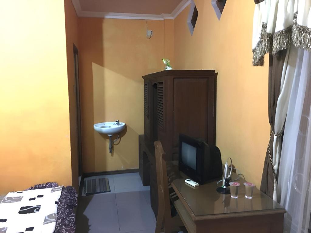 Hotel Alami near Alun-Alun Klaten - Superior Double Room