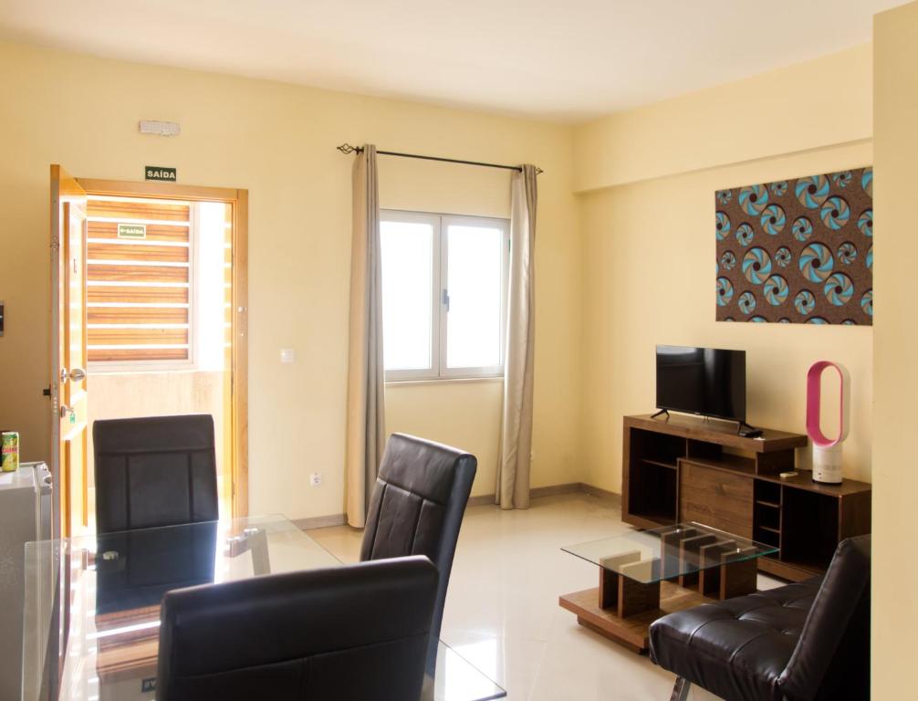 TV a/nebo společenská místnost v ubytování Praia Capital Residence Aparthotel